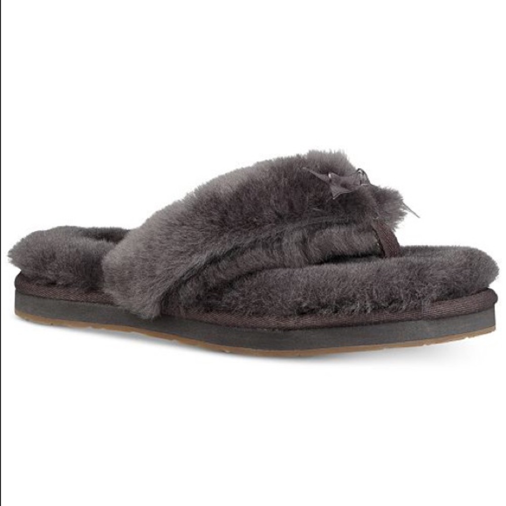 UGG fluff flip flops